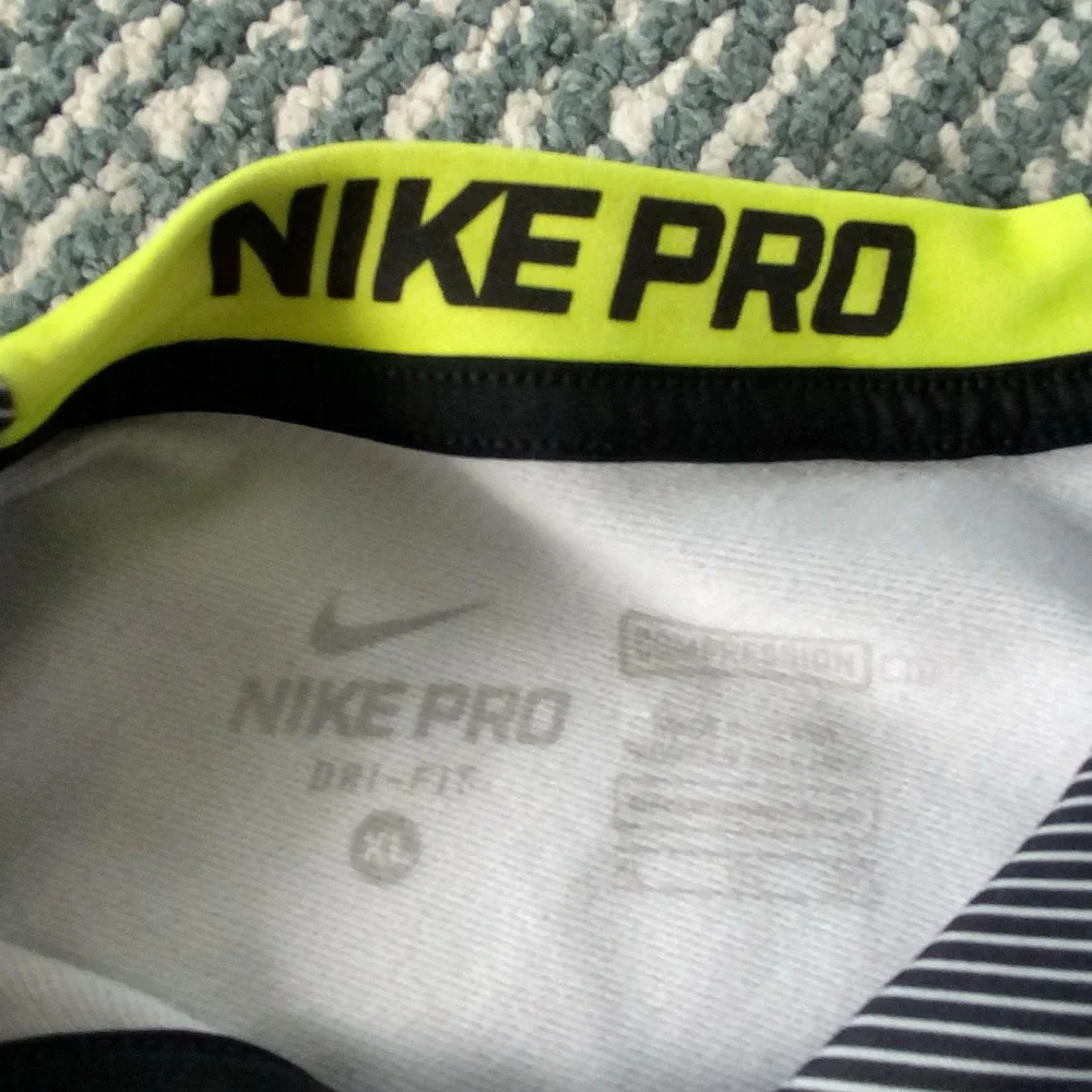 Nike Pro Dri-FIT Shirt Mens XL Gray Volt Long Sleeve Compression Top 839105-702